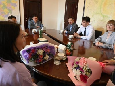 В Минимуществе Якутии поздравили детей коллег – участников СВО с предстоящим праздником