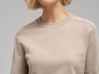 Легкий джемпер полуприлегающего кроя с коротким рукавом