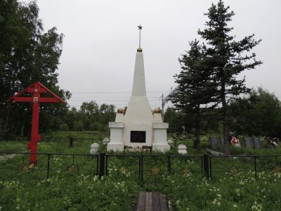 Памятное место, где в 1919-1920 гг. были расстреляны мирные жители и пленные красноармейцы. Здесь проходил рубеж, на котором в 1941г. было остановлено наступление фашистских захватчиков