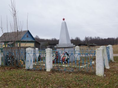 Могила командира красногвардейского отряда Н. Дольного