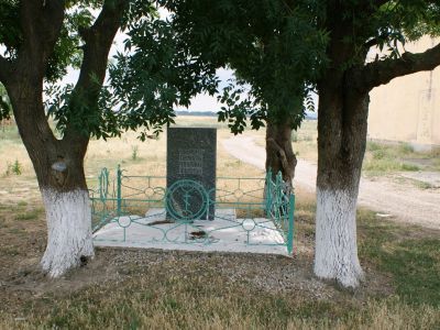 Братская могила советских воинов