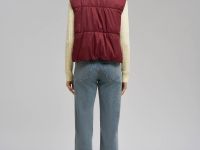 Утепленный жилет с искусственным наполнителем