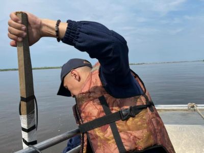 В Намском районе ищут выпавшего из лодки мужчину