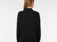 Женский свитер Lacoste с глубоким v-образным вырезом