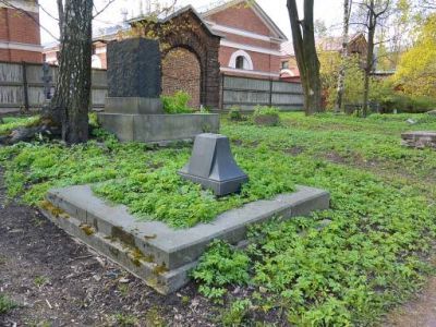 Могила Ирецкой Н.А. (1845-1922), певицы и педагога