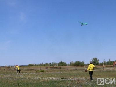 В Якутске состоялись соревнования среди школьников по запуску самодельных самолетов