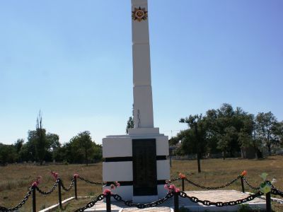 Памятный знак в честь воинов-односельчан, погибших в годы Великой Отечественной войны