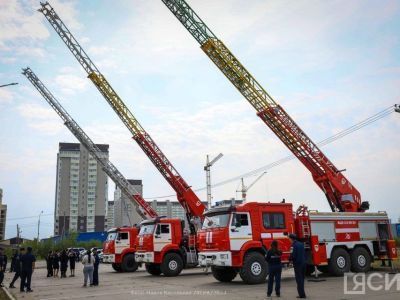В три района Якутии направлены пожарные машины с раздвижными лестницами
