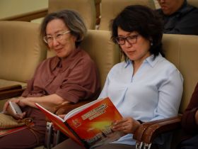 В Якутске прошла презентация книг к 75-летию Иннокентия Бочкарева