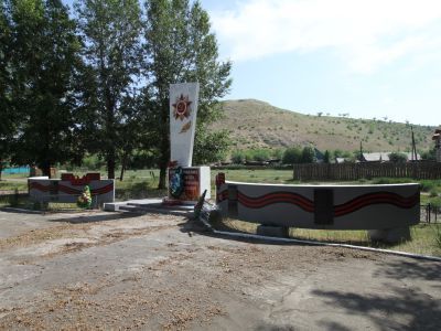 Памятник воинам-землякам, погибшим на фронтах Великой Отечественной войны