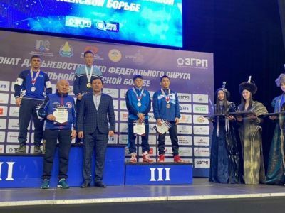 Сборная Якутии выиграла 19 медалей чемпионата Дальнего Востока по вольной борьбе