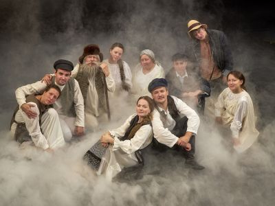 Билеты на Одна абсолютно счастливая деревня (Мастерская «12» Никиты Михалкова) / Театр | Афиша | ИнфоТаймс