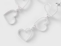 Серебристые длинные серьги с сердечками Глория Джинс