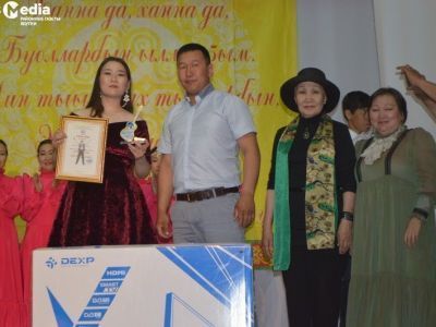 В конкурсе, посвященном творчеству певца Айыы Уола, победила его поклонница Алена Абрамова