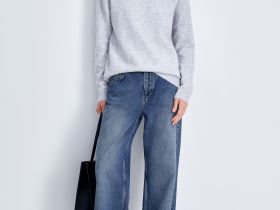 Джемпер свободного кроя с воротником-стойкой