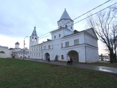 Корпус надвратный с башней