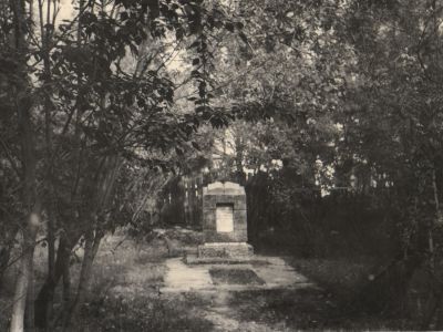 Могила учителя, коммуниста Ивана Алексеевича Борисова, погибшего при проведении налоговой политики (1884-1927 гг.)