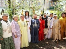 Сэргэ установили на территории глазной больницы Якутии