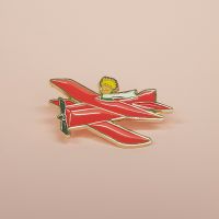 Значок эмалированный "Маленький принц" Самолёт