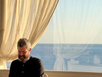 Фортепиано на закате на смотровой башне Панорама