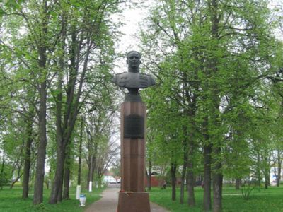 Бюст дважды Героя Советского Союза В.А. Зайцева