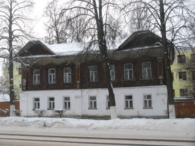 Здание начала 19 века, жилой дом бывшего купца Бибанова, торговавшего сельхоз. товарами