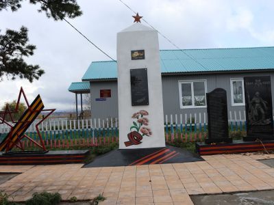 Памятник воинам-землякам, погибшим на фронтах Великой Отечественной войны