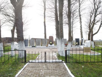Братская могила советских воинов, погибших в феврале 1945 года