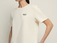 Футболка прямого силуэта с вышивкой