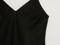 Атласное платье на бретелях