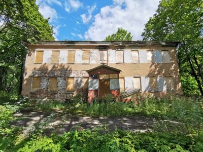 Два флигеля