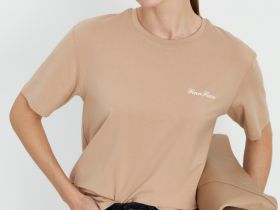 Базовая футболка прямого кроя