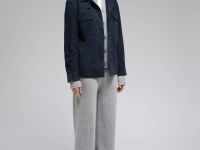 Жакет из натуральной кожи с накладными карманами