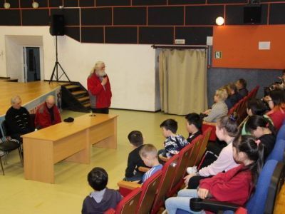 Жители Тикси встретились с участниками арктической экспедиции «Путями первопроходцев»