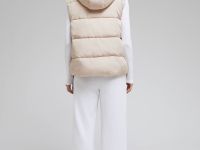 Стеганый жилет с капюшоном