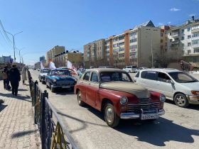 Колонна ретро-автомобилей проехала по улицам Якутска в честь 80-летия Победы
