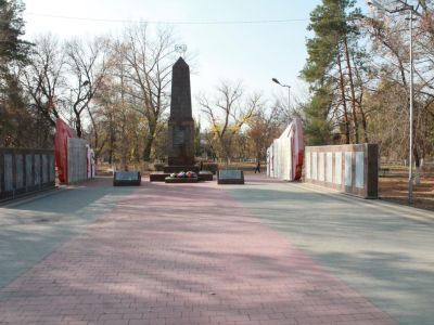 Братская могила советских воинов, погибших в период Сталинградской битвы