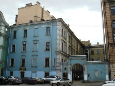 Каменные ворота, помещение для охраны, два флигеля