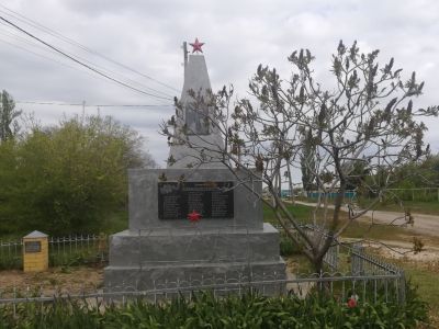 Братская могила советских воинов, погибших в период Сталинградской битвы