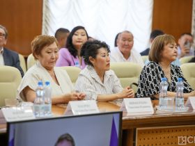 Государственные награды вручили медицинским работникам Якутии