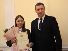 В Якутске наградили лучших сотрудников ЗАГС по итогам 2025 года