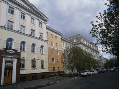 Здания Всесоюзного научно-исследовательского и проектно-конструкторского института по разработке газопромышленного оборудования и обустройству газоконденсатных месторождений «ВНИПИгаздобыча», 1950-е гг. (архитекторы Т.Г. Ботяновский, Г. В. Белов, Ю.И. Мен