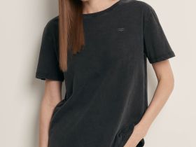 Футболка свободного силуэта из мягкого хлопка