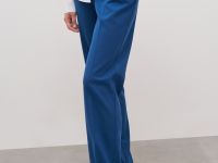 Брюки свободного кроя со стрелками