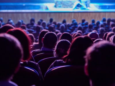 Билеты на Любовь под дулом пистолета, или Чокнутые (Красная мельница) / Театр | Афиша | ИнфоТаймс