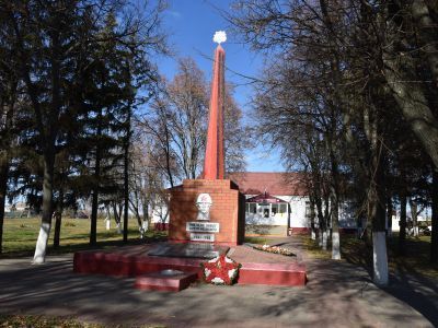 Обелиск, установленный в честь земляков, не вернувшихся с фронтов Великой Отечественной войны