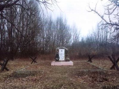Братская могила советских воинов, погибших в боях с фашистскими захватчиками
