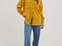 Блузка с воротником-стойкой и нагрудными карманами