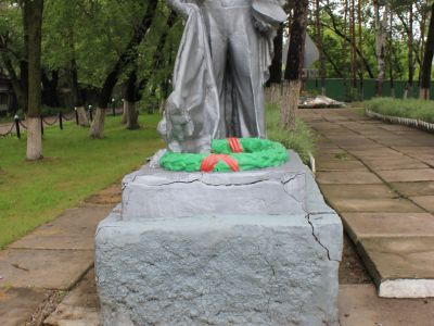 Памятник на братской могиле, погибшим в годы гражданской войны