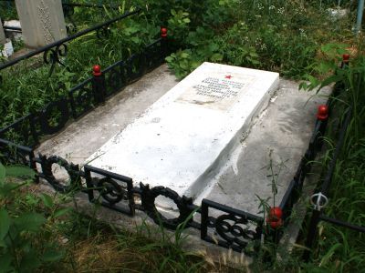 Братская могила советских воинов